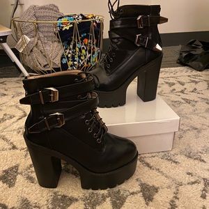 Platform Chunky Heal Black Boots